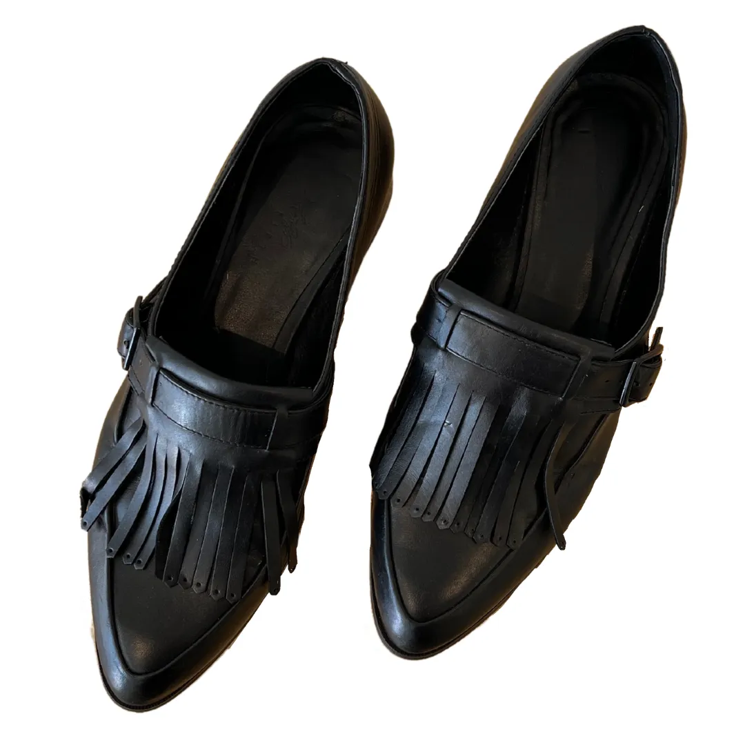 black loafers with fringe - size US 10