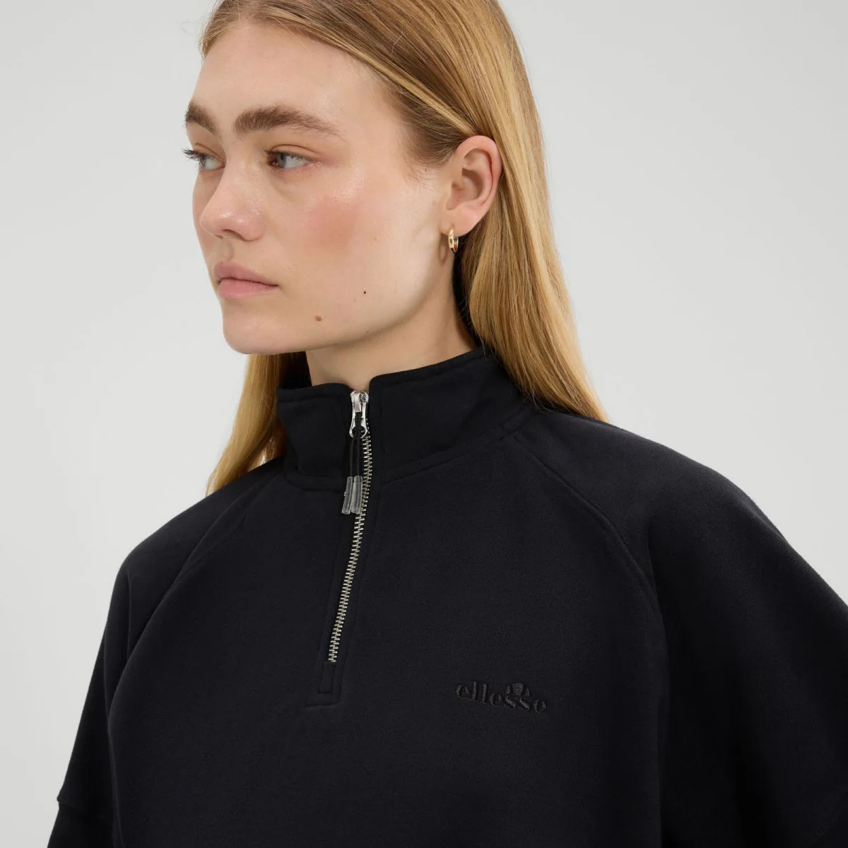 ESSENTIALS-CARRERA 1/4 ZIP סווטשירט - Image 4