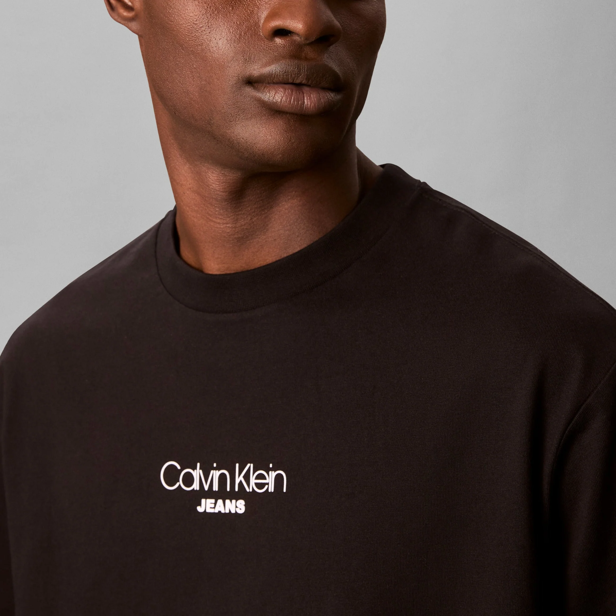 SS 16S RLXD FIT CKJ GRAPHIC TE טישרט - Image 4