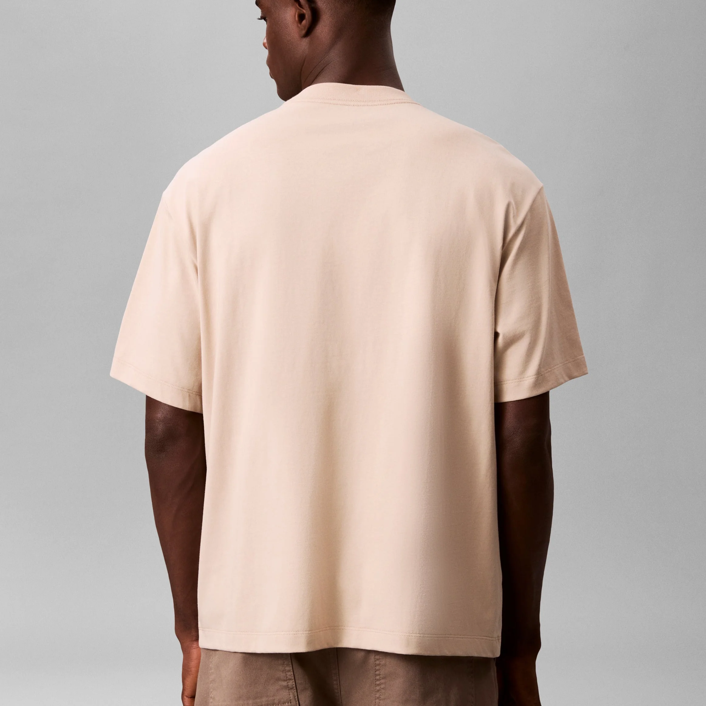 SS 16S RLXD FIT CKJ GRAPHIC TE טישרט - Image 4