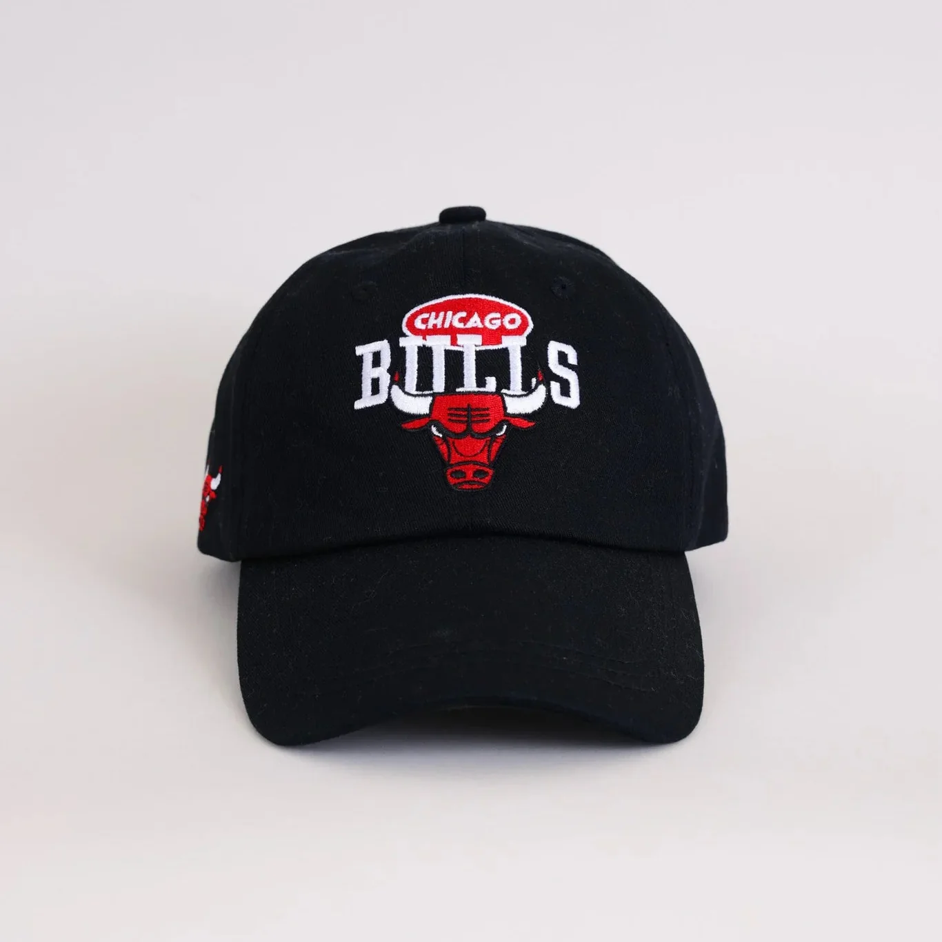 כובע ממותג NBA